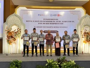 Fajar Arif Herjayanto Raih Penghargaan Kepala Pendidikan Inovatif dan Transformatif AYWS
