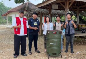 Penyerahan Rocket Stove Mahasiswa KKN UII