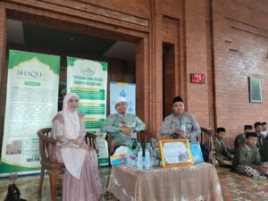 Ust. Rofik Mualimin dan Ust. Solmed memberi Tausiyah dalam Tabligh Akbar Salam Maulidul Rosul di Balai Kalurahan Playen