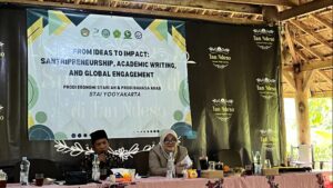 3 Mahasiswa STAI Yogyakarta dibekali Kreativitas dan Kemandirian oleh Pimpinan Pesantren Lintang Songo - www.swarnaberita.com