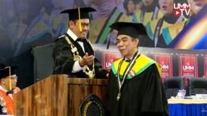 Kiai Mudrik Qori Resmi Diwisuda sebagai Doktor UMM, Jadi Inspirasi Santri Al-Ittifaqiah - www.swarnaberita.com
