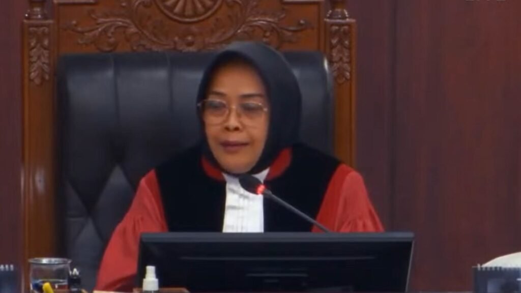 Hakim MK Soroti Banyaknya Lulusan Paket C Maju sebagai Calon Pemimpin - www.swarnaberita.com